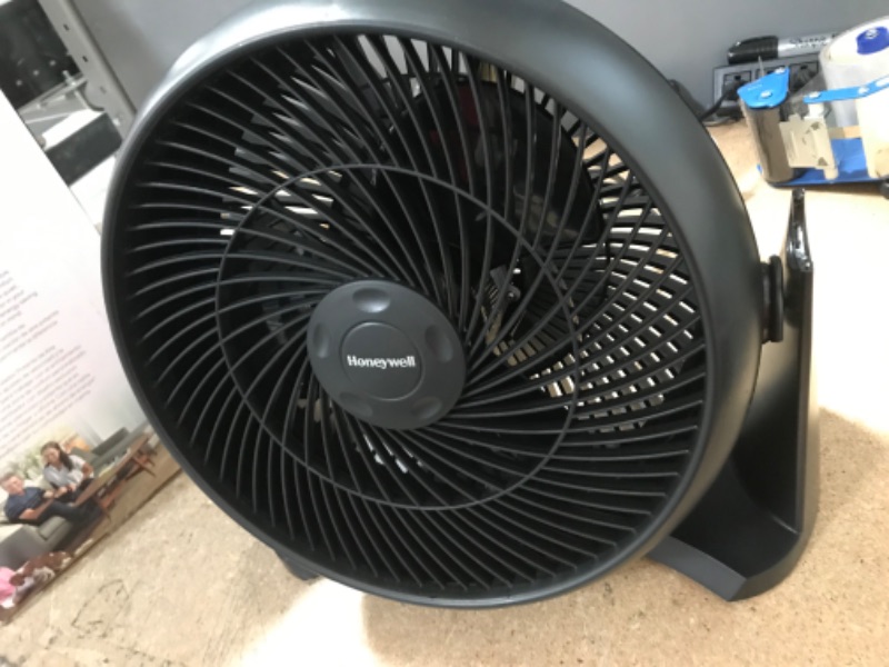 Photo 3 of (BROKEN SIDE JOINT)
Honeywell Turbo Force Whole Room Air Circulator Fan
