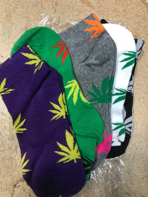 Photo 1 of 5 Pairs Unsex Marijuana (W 10.5), (Colors Random Color Maple Leaf Printed Socks 1-5)