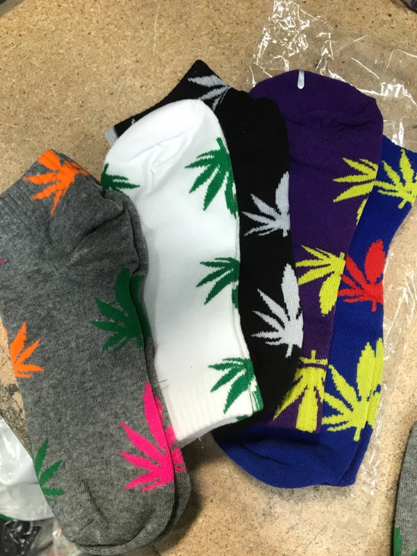 Photo 1 of 5 Pairs Unsex Marijuana (W 10.5), (Colors Random Color Maple Leaf Printed Socks 1-5)