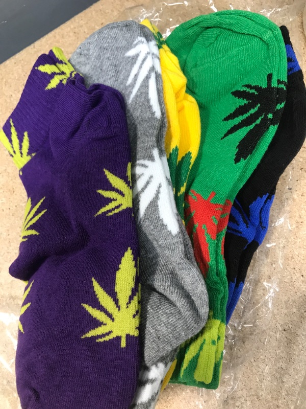 Photo 1 of 5 Pairs Unsex Marijuana (W 10.5), (Colors Random Color Maple Leaf Printed Socks 1-5)