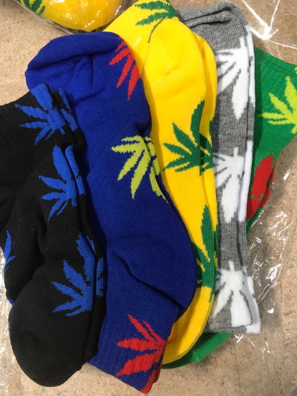 Photo 1 of 5 Pairs Unsex Marijuana (W 10.5), (Colors Random Color Maple Leaf Printed Socks 1-5)