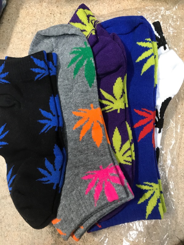 Photo 1 of 5 Pairs Unsex Marijuana (W 10.5), (Colors Random Color Maple Leaf Printed Socks 1-5)