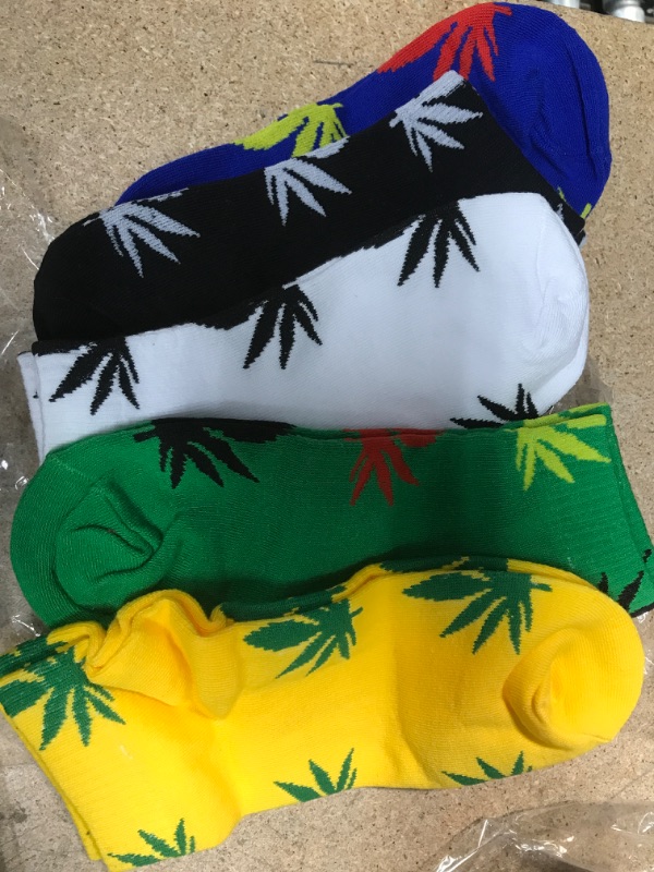 Photo 1 of 5 Pairs Unsex Marijuana (W 10.5), (Colors Random Color Maple Leaf Printed Socks 1-5)