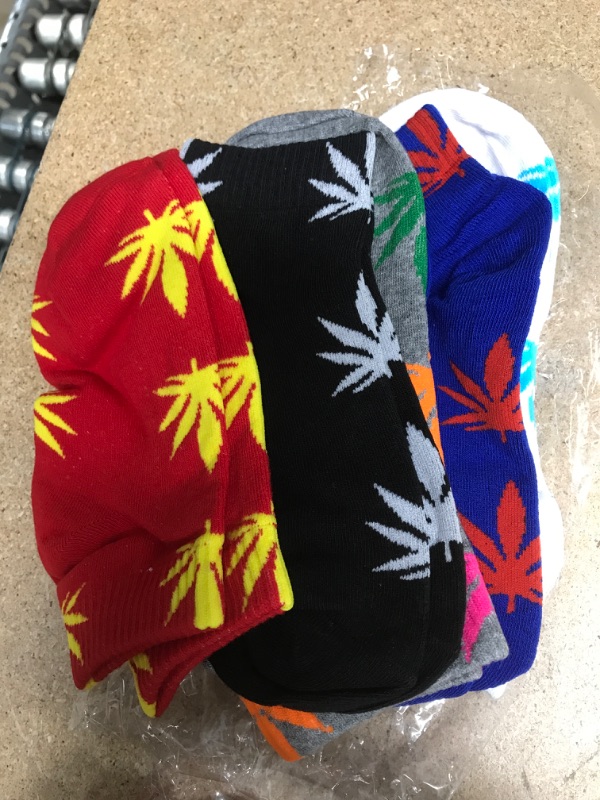 Photo 1 of 5 Pairs Unsex Marijuana (W 10.5), (Colors Random Color Maple Leaf Printed Socks 1-5)