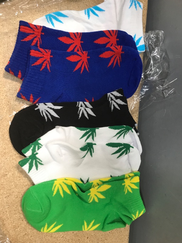 Photo 1 of 5 Pairs Unsex Marijuana (W 10.5), (Colors Random Color Maple Leaf Printed Socks 1-5)