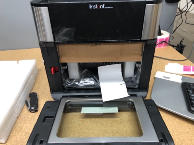 Photo 1 of DAMAGED, USED, Instant Vortex Pro 10 qt 9-in-1 Air Fryer Toaster Oven
**USED, DAMAGED, TURNS ON, LIGHT DOES NOT TURN ON**