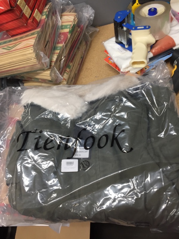 Photo 3 of TIENFOOK Womens Parka Jacket Winter Coat with Drawstring Waist Thicken Fur Hood Lined Warm Outwear Jacket XS
