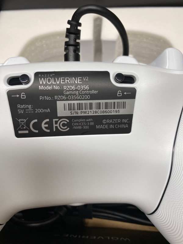 Photo 3 of Razer - Wolverine V2 Wired Gaming Controller for Xbox Series X|S, Xbox One, PC with Remappable Front-Facing Buttons - White
