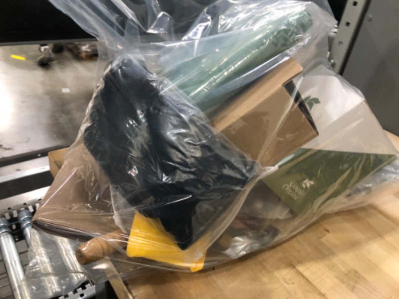 Photo 1 of  *NO REFUNDS - BUNDLE OF MISCELLANEOUS ITEMS 
