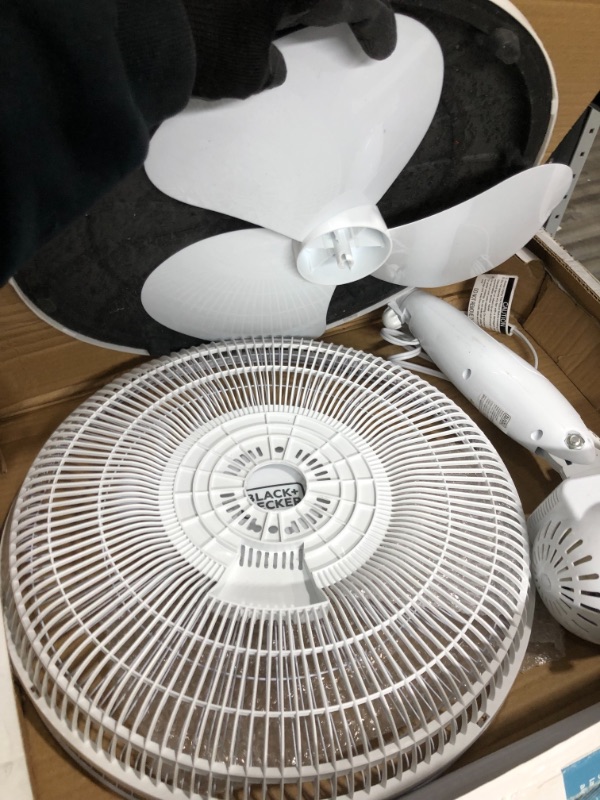 Photo 3 of *USED*
*MISSING hardware*
Black & Decker, White 16" Stand Fan with Remote
