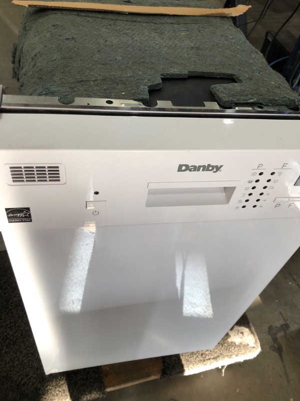 Photo 4 of **MINOR DAMAGE** Danby Danby Dishwasher Stainless Steel Tub (DDW1804EW) - White
