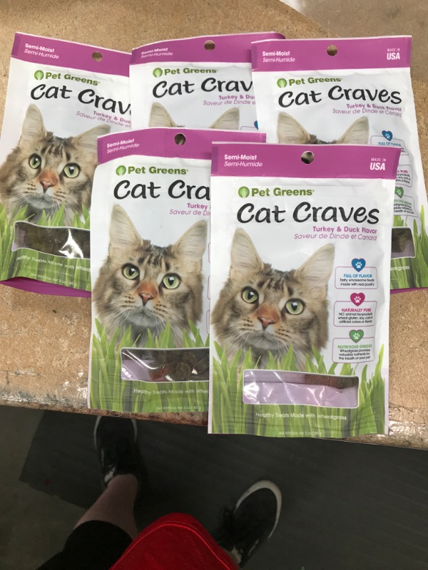 Photo 2 of **non-refundable**
bb 5/23/22
Pet Greens Cat Cravers 5 Pack of Semi-Moist Roasted Chicken, Deep Sea Tuna, Savory Salmon and Turkey and Duck Flavors Treats, 3 Ounces Per Pack 