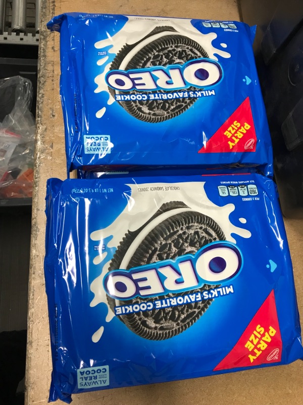 Photo 3 of ** EXP:24 APR 2022**    *** NON-REFUNDABLE***     ** SOLD AS IS** ***SETS OF 4**
OREO Chocolate Sandwich Cookies, Party Size, 25.5 oz (Pack of 2)
