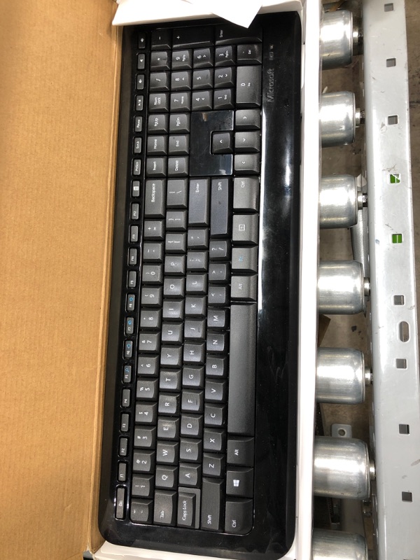 Photo 2 of Microsoft? 850 Wireless Keyboard, PZ3-00001
