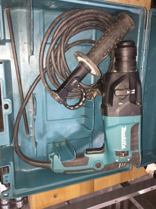 Photo 2 of **NOT FUNCTIONAL** MAKITA 4.5 Amp 11/16 in. Rotary Hammer