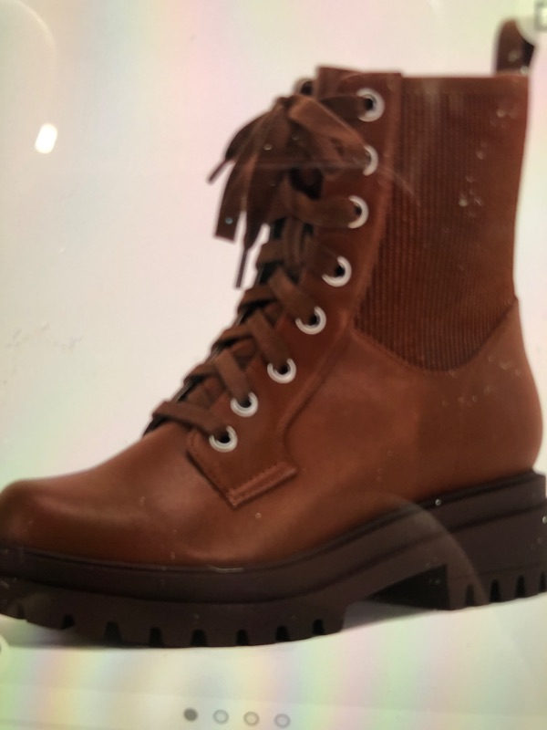 Photo 1 of WOMANS LUG SOLELACE UP ANKLE BOOTS ROUND TOE LOW CHUNKY BLOCK HEEL WINTER COMBAT BOOTIES BROWN
SIZE 9