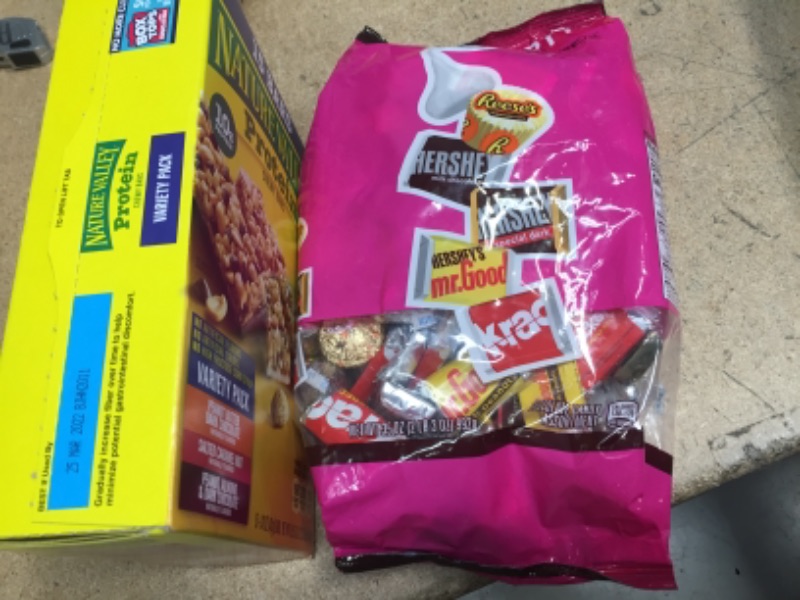 Photo 1 of (NON-REFUNDABLE)
ASSORTED SWEETS: HERSHEY PARTY PACK EXPIRATION: 02/2023
(EXP DATE:03/25/2022) Nature Valley Chewy Granola Bars, Protein Variety Pack, Gluten Free, 21.3 oz, 15 ct
