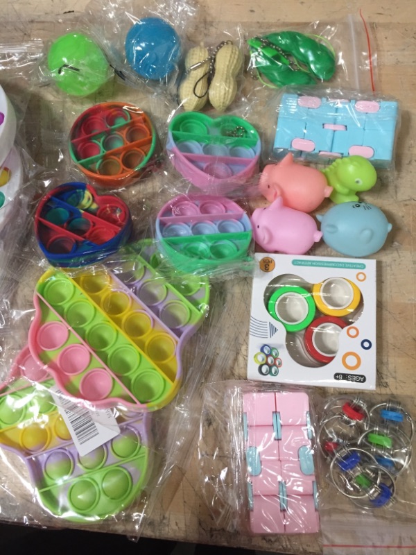 Photo 3 of ** NON-REFUNDABLE** ASSORTED MISCELLANEOUS Amazon toys
Sand/snow toys, Sensory fidget toys, glow sticks