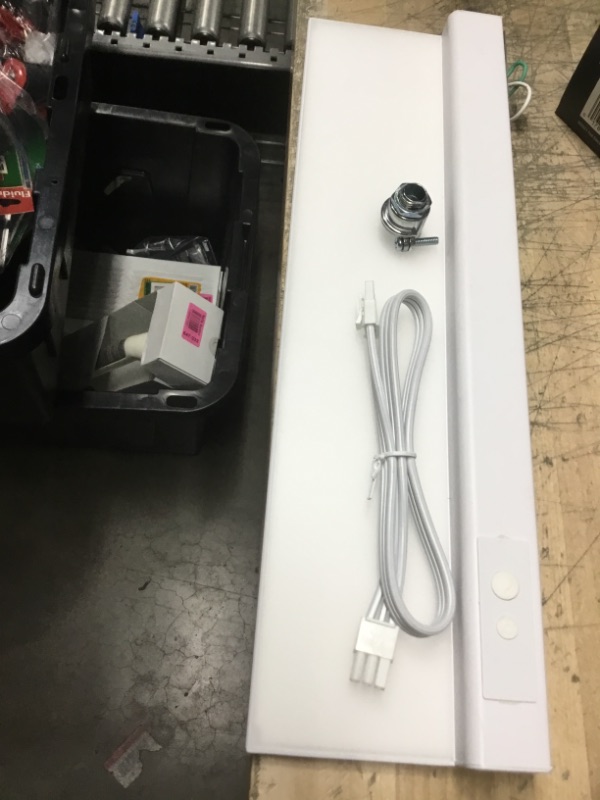 Photo 2 of 
Feit Electric
14.5 in. (Fits 18 in. Cabinet) Direct Wire Integrated LED White Linkable Onesync Under Cabinet Light Color Changing CCT