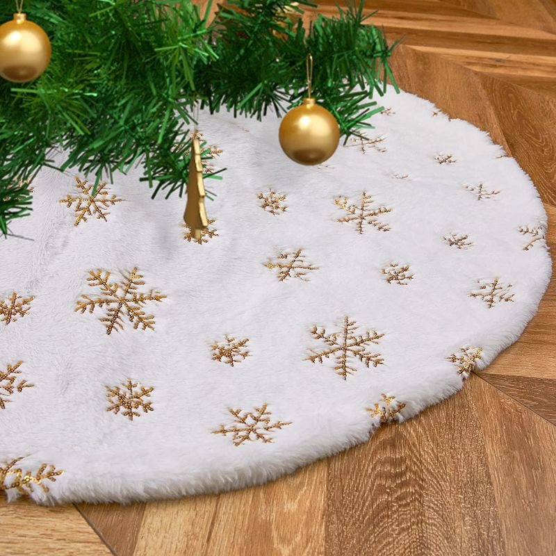 Photo 1 of **SET OF 2**
Christmas Tree Skirts Faux Plush White Tree Skirt Double Layers Gold Snowflakes Tree Skirt Cover Fluffy Round for Holiday Party Christmas Tree Decorations
