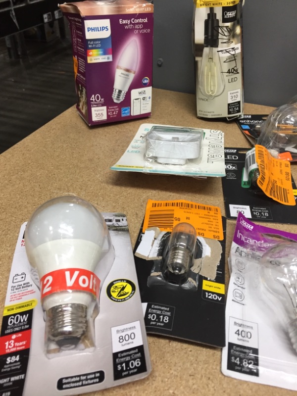 Photo 1 of ***non-refundable**
assorted light bulbs 
different sizes and wattages