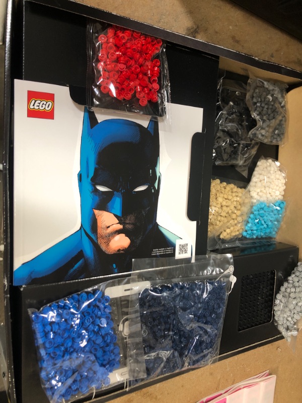 Photo 2 of LEGO - ART Jim Lee Batman Collection 31205
