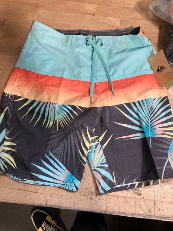 Photo 2 of Quiksilver Boy's 2-7 Everyday Panel 14" Boardshorts Black Size 28 YOUTH 
