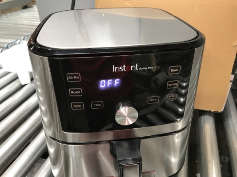 Photo 3 of Instant Pot Vortex Plus Air Fryer - 5.7L
