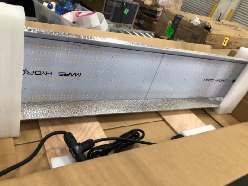 Photo 2 of 2022 Upgraded MARS HYDRO TSL 2000 300W Led Grow Light Daisy Chain Dimmable 2x4ft 3x5ft Full Spectrum Grow Light for Indoor Plants Veg Bloom Light
