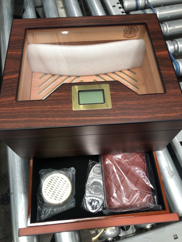 Photo 2 of Hugo's Cigar Humidor Box - Cigar Case 35 to 60 Cigars - Antique Box with Digital Hygrometer, Humidifier, Humidity Pack Holder and Magnetic Lock 
