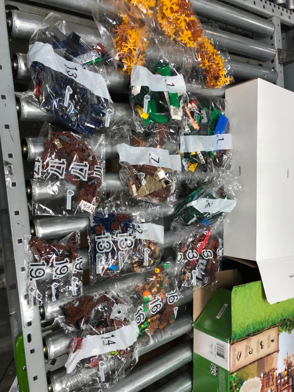 Photo 2 of LEGO Ideas Tree House 21318 Build and Display (3036 Pieces)
