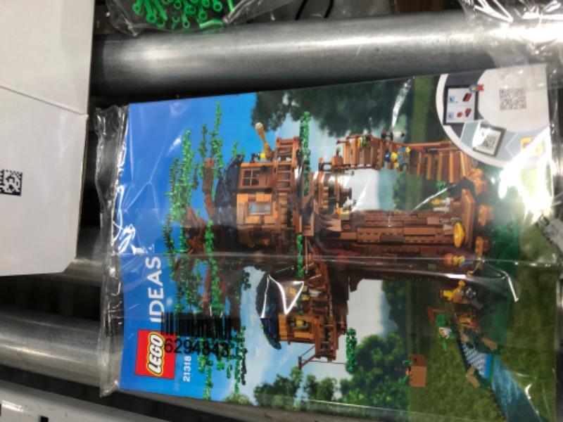 Photo 3 of LEGO Ideas Tree House 21318 Build and Display (3036 Pieces)
