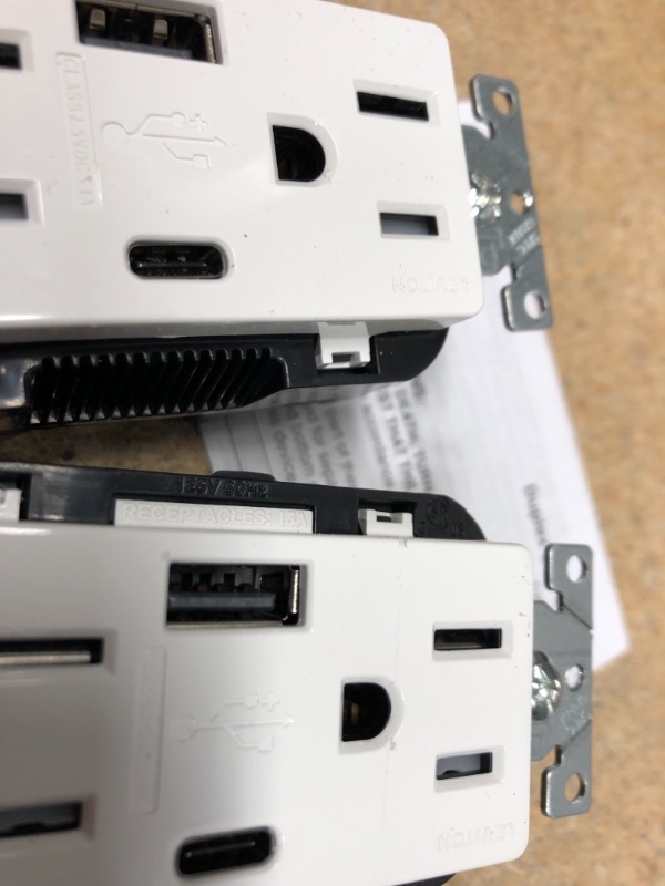 Photo 1 of 15 Amp Decora Tamper-Resistant Duplex Outlet with Type A and C USB Charger, White (2-Pack)