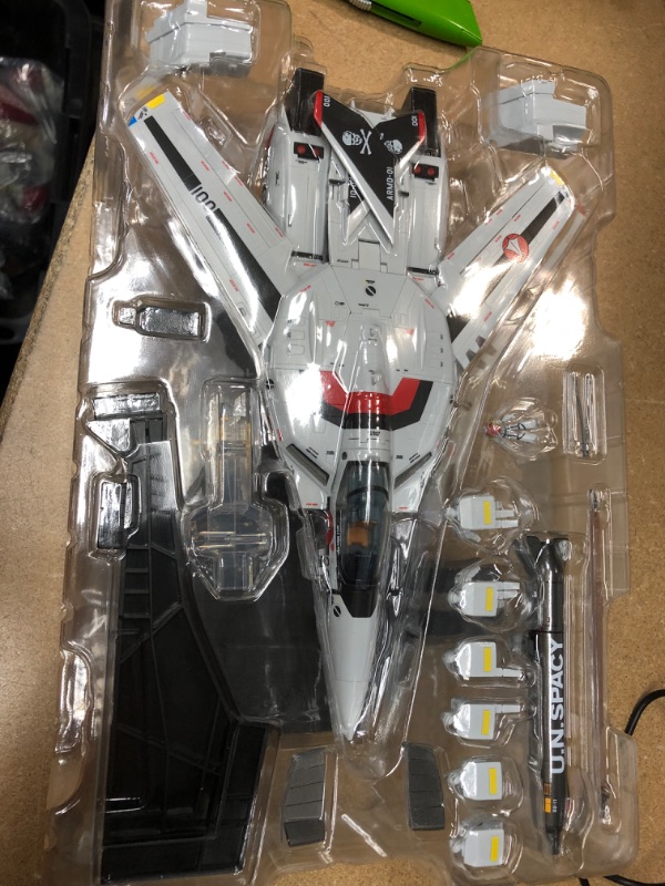 Photo 3 of Bandai DX Chogokin Movie Ver. VF-1S Valkyrie Ichijo Hikaru Machine Super Dimension Fortress Macross-Do You Remember Love?
