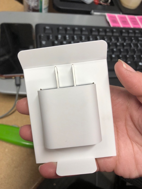 Photo 3 of Apple 20W USB-C Power Adapter
