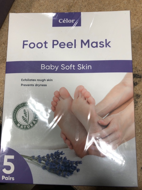 Photo 2 of ??Foot Peel Mask (2 Pairs) - Foot Mask for Baby soft skin - Remove Dead Skin | Foot Spa Foot Care for women Peel Mask with Lavender and Aloe Vera Gel for Men and Women Feet Peeling Mask Exfoliating
EXPIRATION DATE: 05/2023