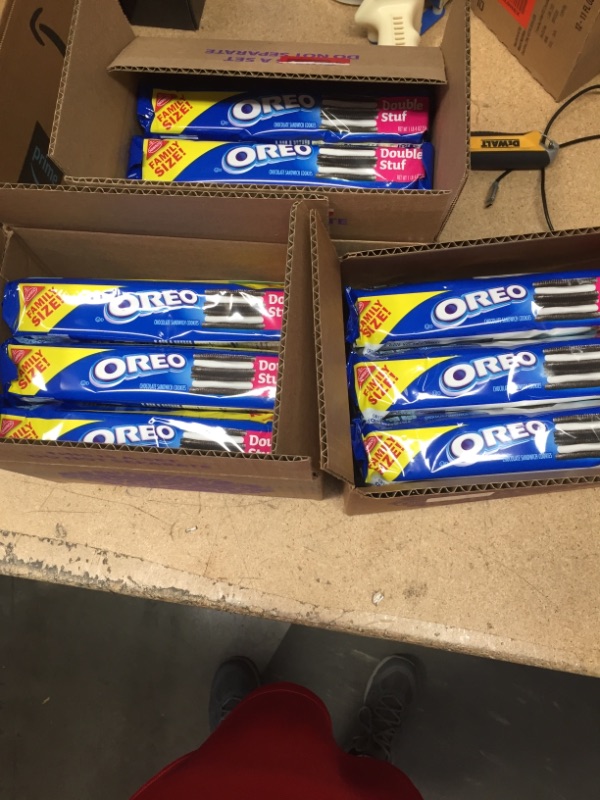 Photo 2 of ***no-refundable***
best by dates 3 boxes 2/20/22
                       3 boxes  3/26/22
                        3 boxes 6/26/22
OREO Double Stuf Chocolate Sandwich Cookies, Family Size, 9 Packs

