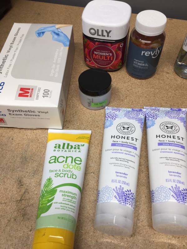 Photo 2 of ***NON-REFUNDABLE***
ASSORTED HEALTH AND BEAUTY PRODUCTS
VINYL GLOVES, VITAMIN D, MULTI VITAMIN, 2 HONEST LOTIONS, KERASAL INTENSIVE FOOT REPAIR, PRORASE CREAM