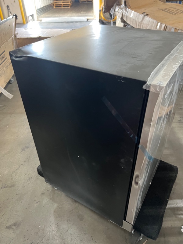 Photo 4 of ***PARTS ONLY*** 5.5 cu. ft. Outdoor Refrigerator Built-In Beverage Refrigerator with Freezer in Stainless Steel Door
minor dents see pictures 