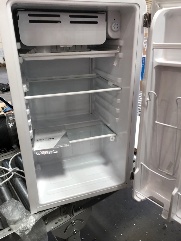 Photo 4 of (BROKEN OFF PLUG PRONG; MULTIPLE DENTS)
Frigidaire 3.2 Cu. Ft. Single Door Retro Compact Refrigerator EFR372, White