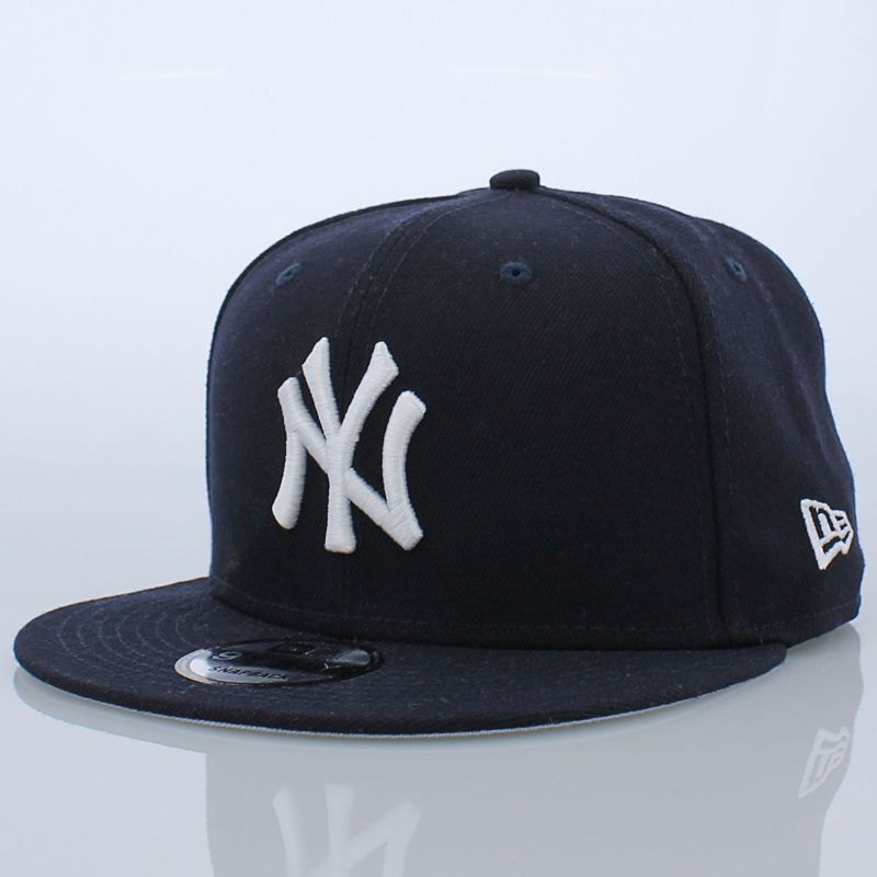 Photo 1 of New Era New York Yankees Basic 9FIFTY Snapback Cap
