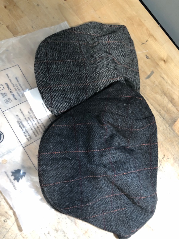 Photo 2 of 2 Pack Newsboy Hats for Men Classic Herringbone Tweed Wool Blend Flat Cap Ivy Gatsby Cabbie Driving Hat
