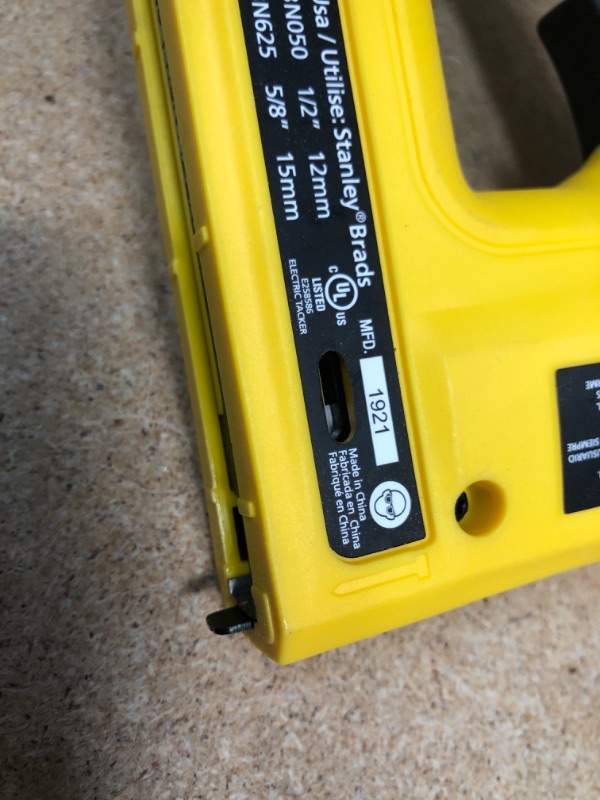 Photo 3 of "Stanley TRE550 Heavy-Duty Quick Jam Clear Electric Staple/Brad Nail Gun"
