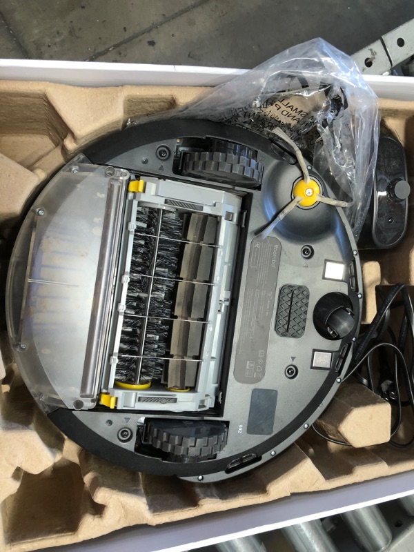 Photo 1 of iRobot Roomba 692 Robot Vacuum