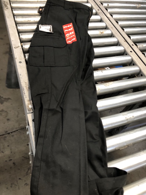 Photo 3 of Dickies Men's Regular Fit Straight Leg Cargo Pant Black, 38" - Men's Work Bottoms at Academy Sports
Size: 38x34
