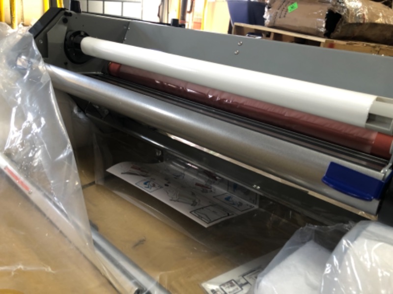 Photo 5 of *MINOR CRACKS*
GBC Ultima 65 Thermal Roll Laminator, 27" Max Document Width, 3 mil Max Document Thickness
