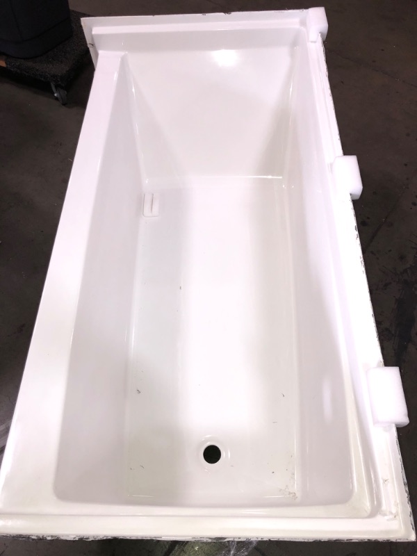 Photo 3 of  30-in W x 60-in L White Acrylic Rectangular Right Drain Alcove Soaking Bathtub |