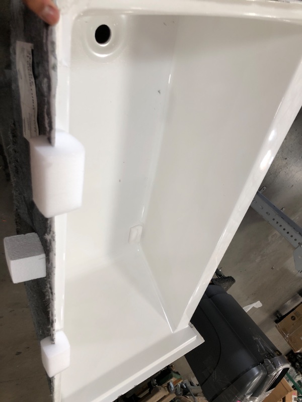 Photo 7 of  30-in W x 60-in L White Acrylic Rectangular Right Drain Alcove Soaking Bathtub |