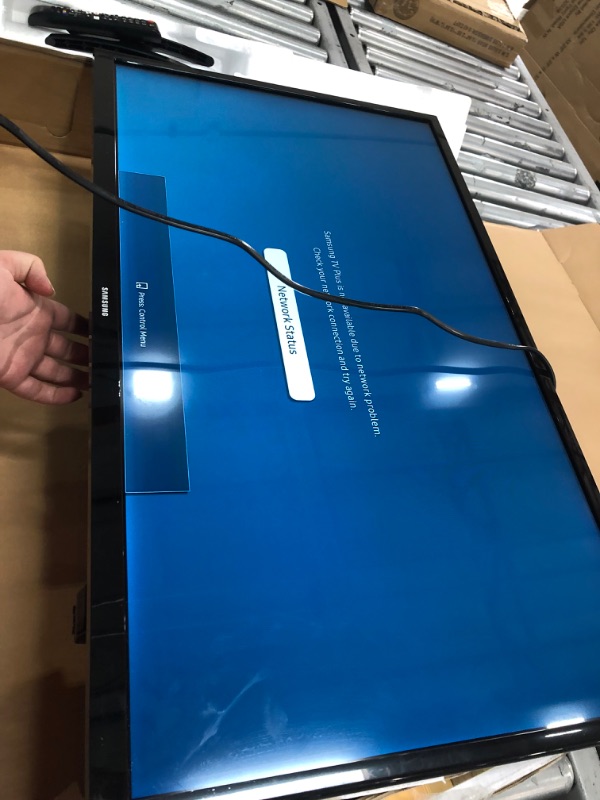 Photo 4 of SAMSUNG 32-inch Class LED Smart FHD TV 1080P (UN32N5300AFXZA, 2018 Model)