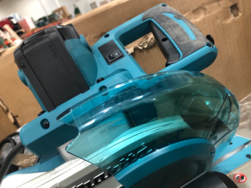 Photo 9 of "Makita LS1019L 10-Inch 15-Amp Dual-Bevel Sliding Compound Miter Saw W/ Laser"
